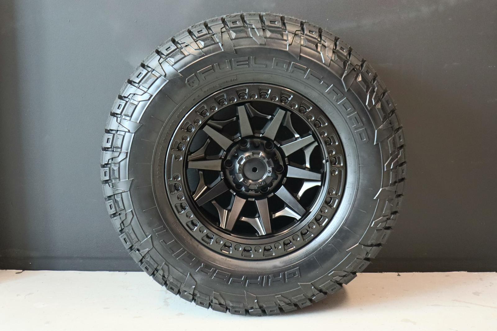 ほぼ新品 4WD用タイヤ4本 285-70-17 FUEL OFFROAD GRIPPER A/T